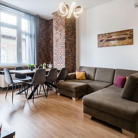 Jacuzzi And Privacy With 2 Balconies And Free Garage Apartment Budapest Luaran gambar