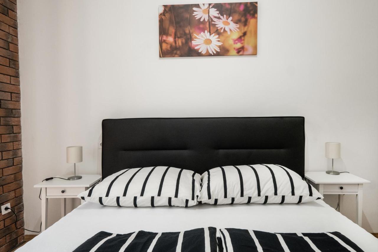Jacuzzi And Privacy With 2 Balconies And Free Garage Apartment Budapest Luaran gambar